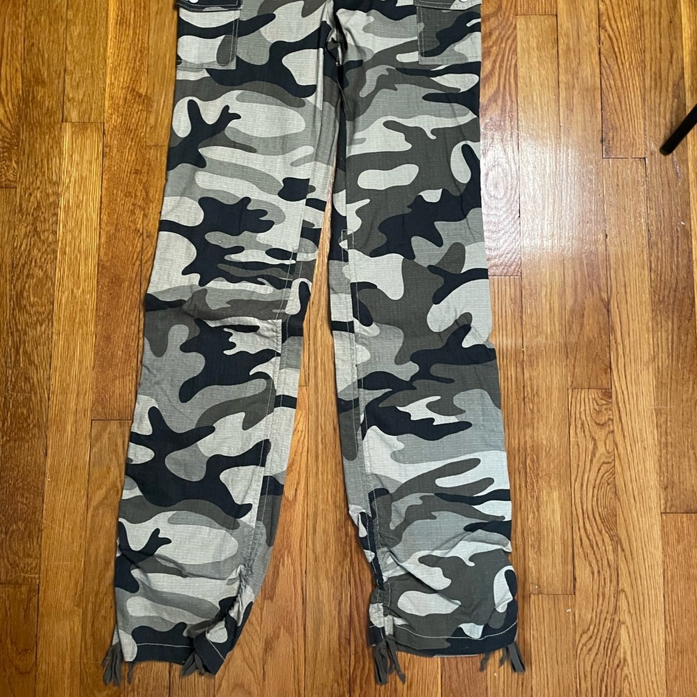 Size 5 Army Jeans With Tags
Excellent condition, smoke free home - Picture 3 of 3